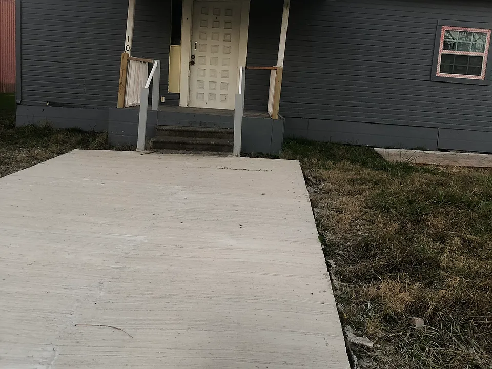 109 E Marsalis St