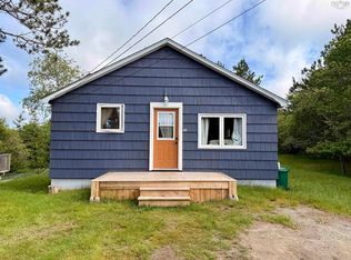60 Transvaal St, Shelburne, NS B0T 1W0