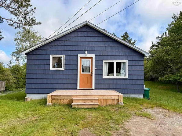 60 Transvaal St, Shelburne, NS B0T 1W0
