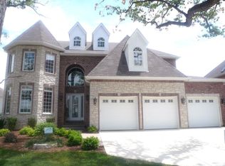 56 Ford Ln, Naperville, IL 60565