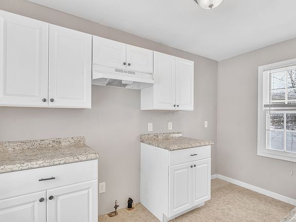 4th image of 41 Lynbrook Ave