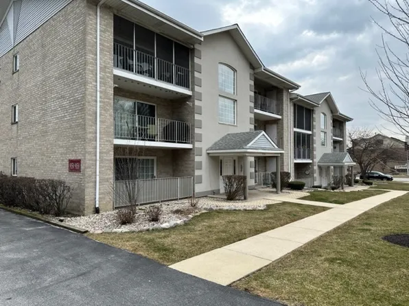 9158 W 95th St APT 2B, Hickory Hills, IL 60457