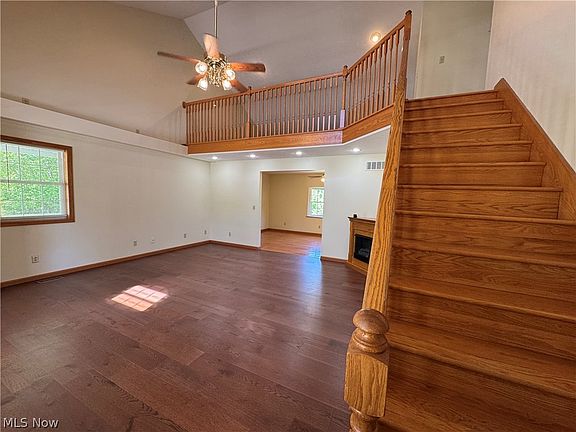 3rd image of 445 Calder Ridge Rd