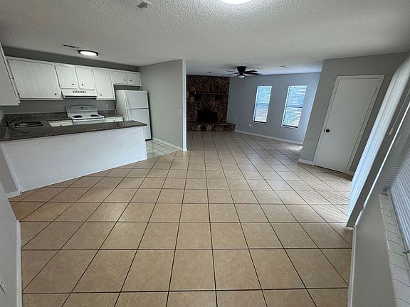 5th image of 2820 Villa Woods Cir