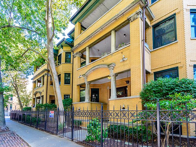 1st image of 607 W Fullerton Pkwy APT 2
