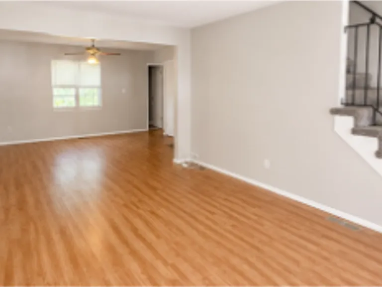 7031 NW Chapel Woods Ln — Photo 2