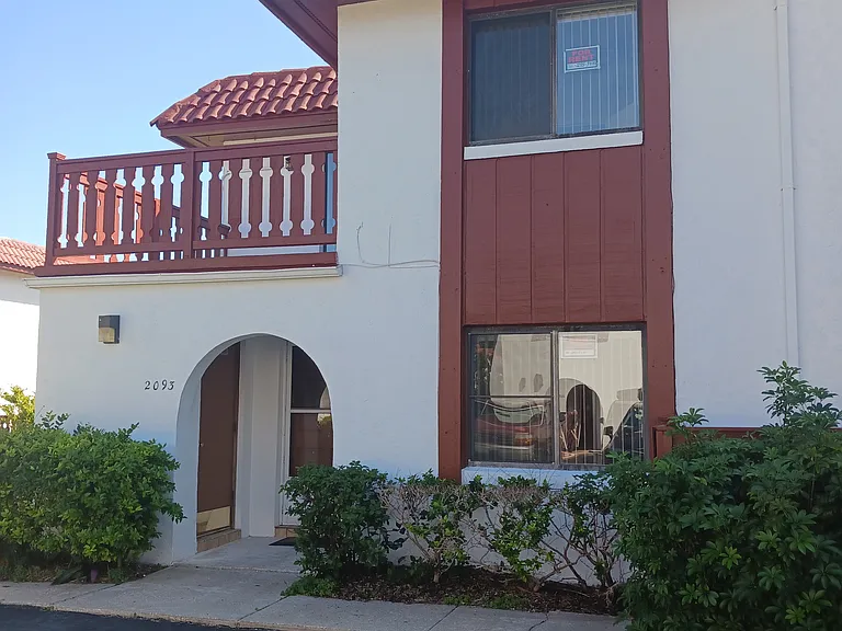 2093 Oak Meadow Cir — Photo 1