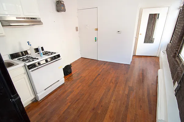 Rented by Site Realty Services | media 34