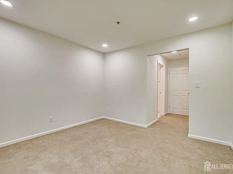 936 Waterford Dr — Photo 24