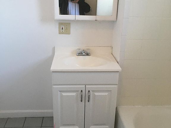 4th image of 279 N Bedford St #2