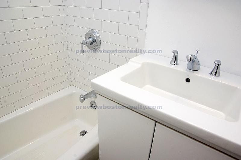 2nd image of 109 Tremont St APT 611