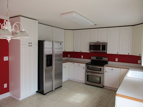 4th image of 174 Emily Dr