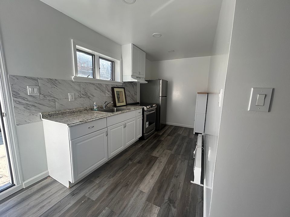 1st image of 131 Hudson St #1