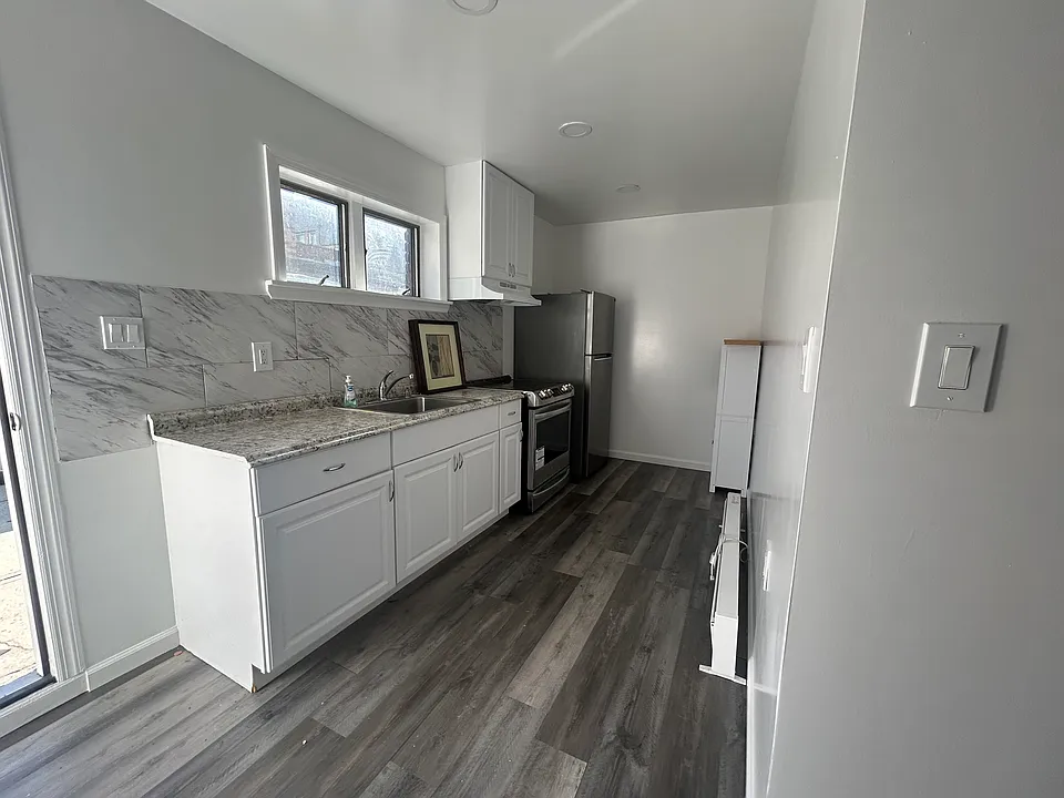 131 Hudson St #1