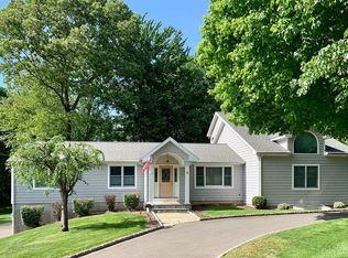5 Stephen Dr, Shelton, CT 06484
