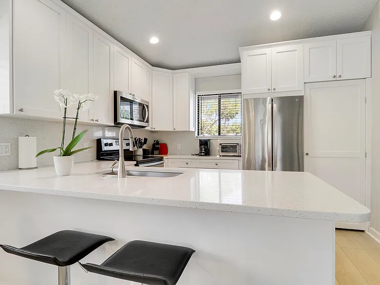 811 Club Dr — Photo 4