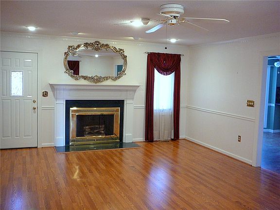 4th image of 1015 Ladys Ln