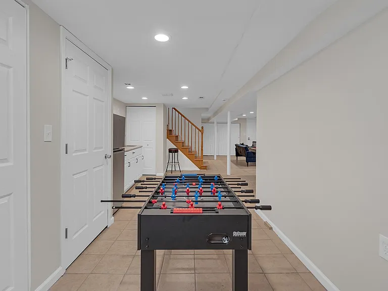 1100 Edmer Ave — Photo 5