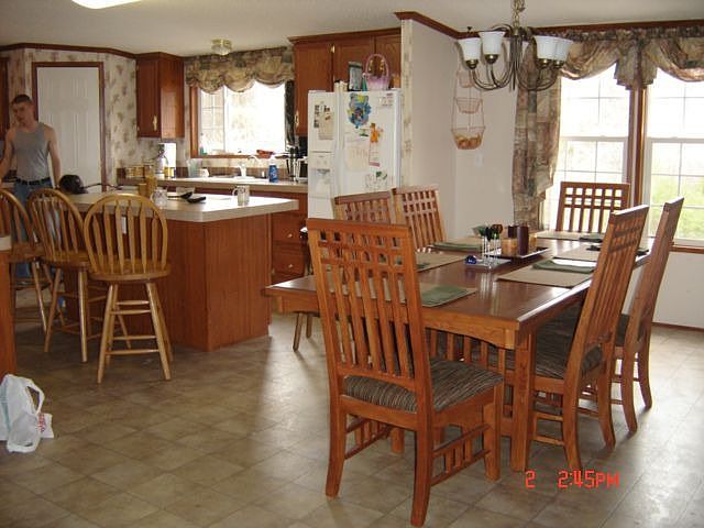 Big Spacious Country Kitchen