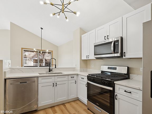 3rd image of 1774 Middlebury Dr #1774