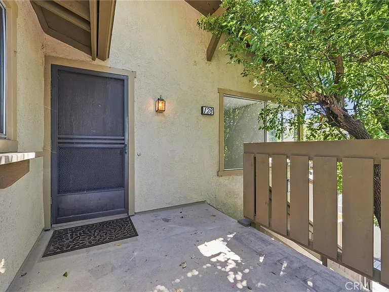 128 Clearbrook — Photo 3