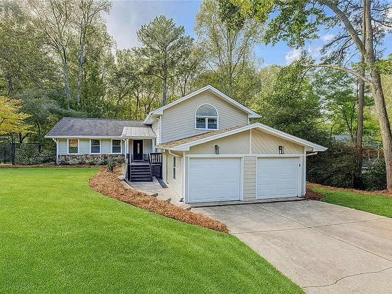 1185 Lake Colony Dr — Photo 1