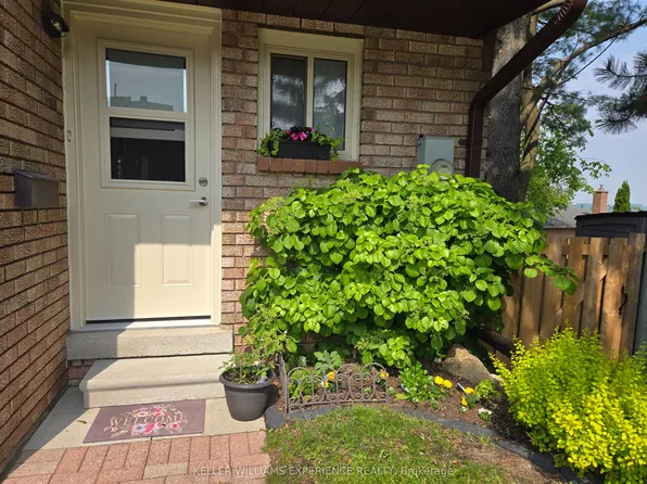 15 Pheasant Trl, Barrie, ON L4N 6W4