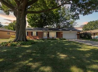 1006 Oakmont Pl, Rockford, IL 61107