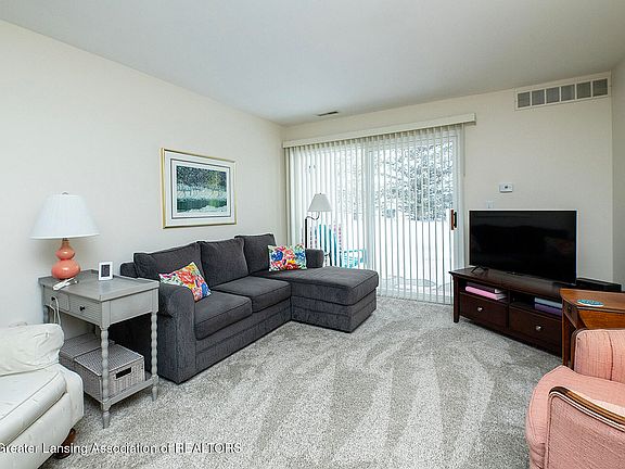 3rd image of 106 Carom Cir