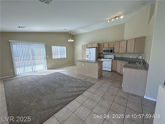 5th image of 1025 Whispering Birch Ave