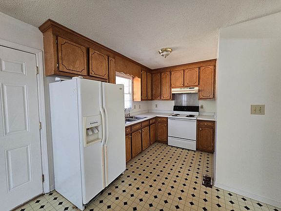 3rd image of 1929 Crestview Dr