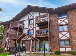 504 Taylor Ave #D, Glen Ellyn, IL 60137