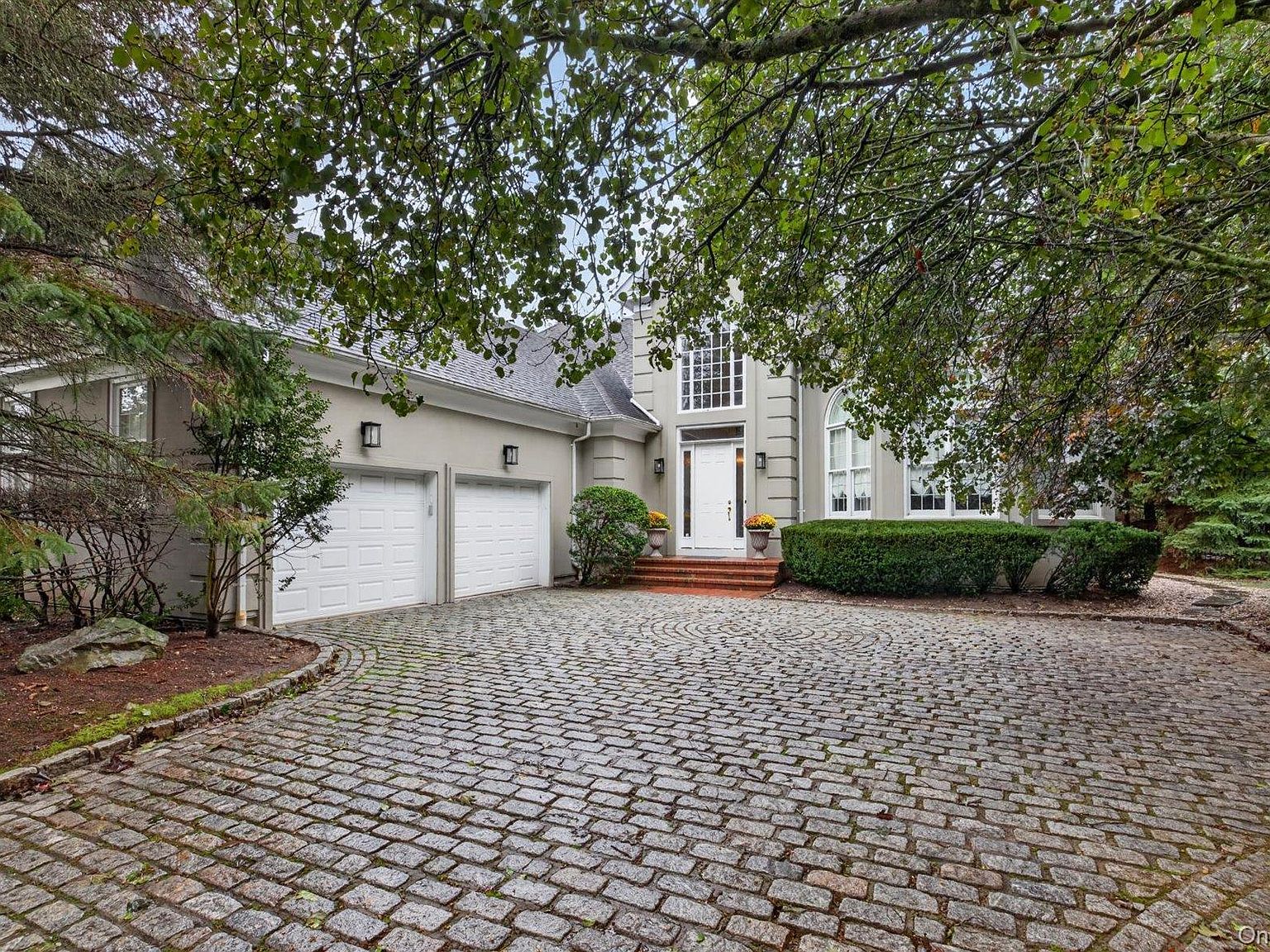 36 Stone Hill Drive S — North Hills Country Club