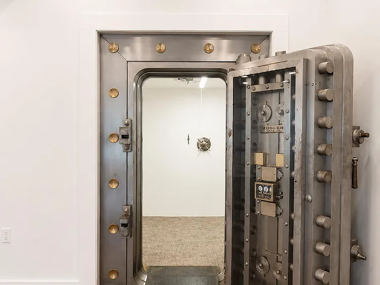 117 N Market St — Photo 13