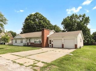 401 E Green St, Le Roy, IL 61752