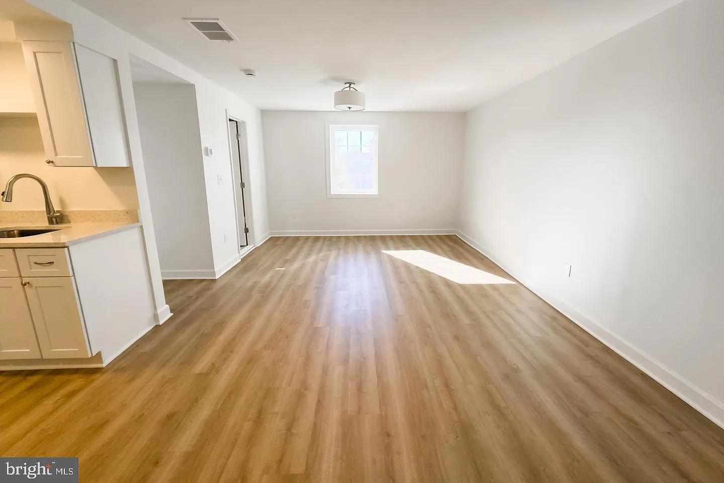 1 bed, 1.0 bath, 598 sqft, $1,800 — Photo 3
