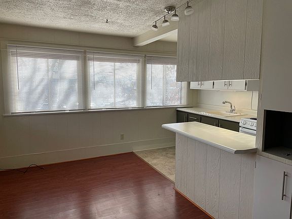 2nd image of 303 NE D St APT 3