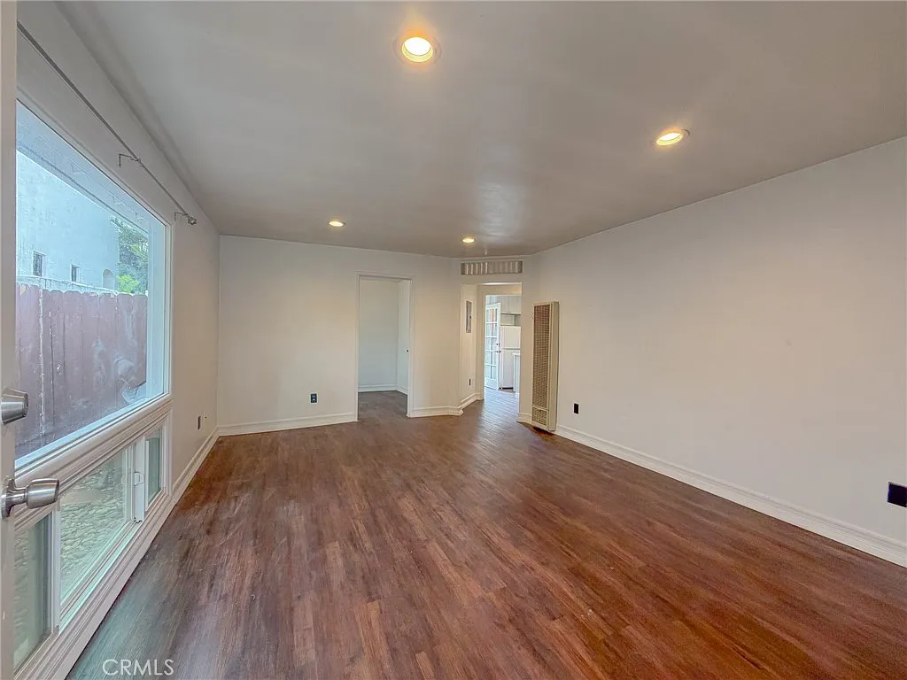 2 bed, 700 sqft, $3,350 — Photo 3
