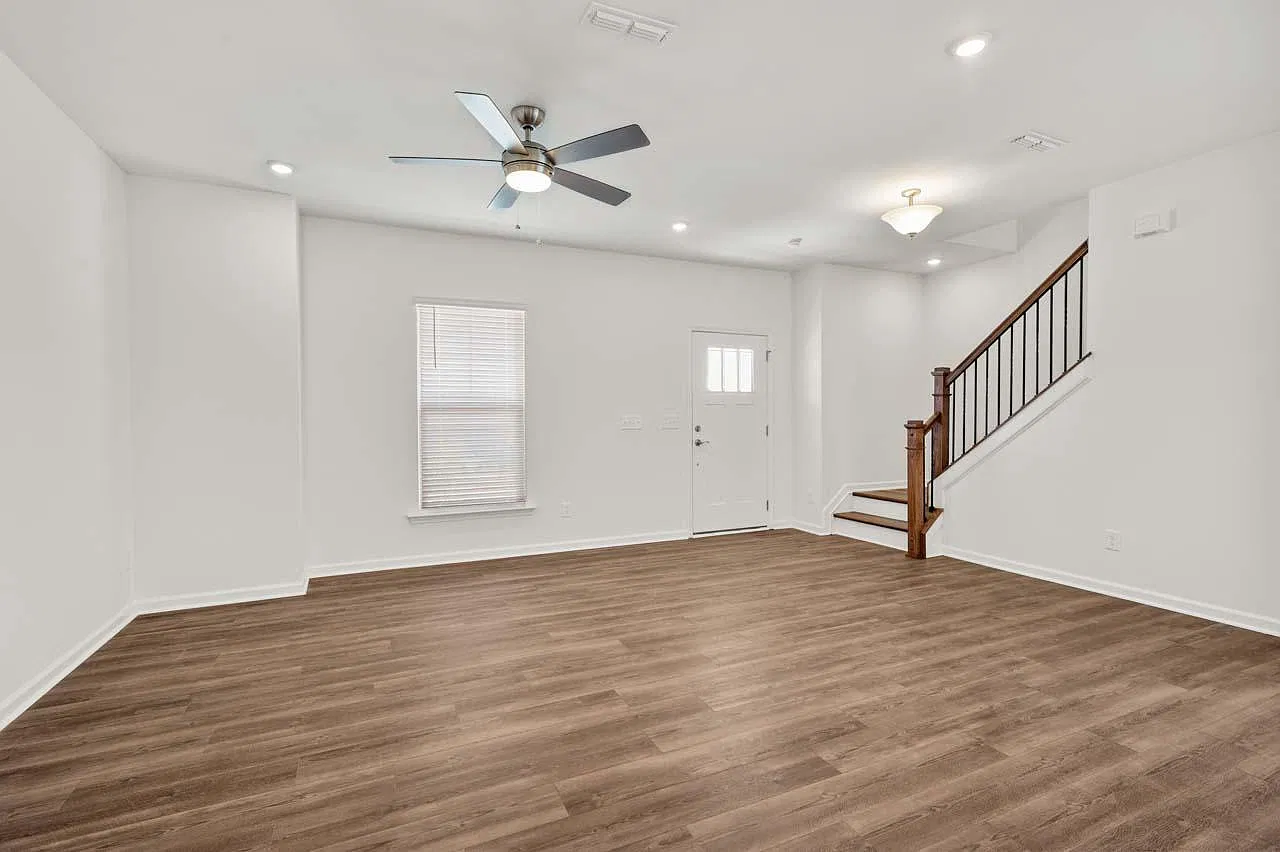 3 bed, 2.5 bath, 1955 sqft, $2,200 — Photo 3