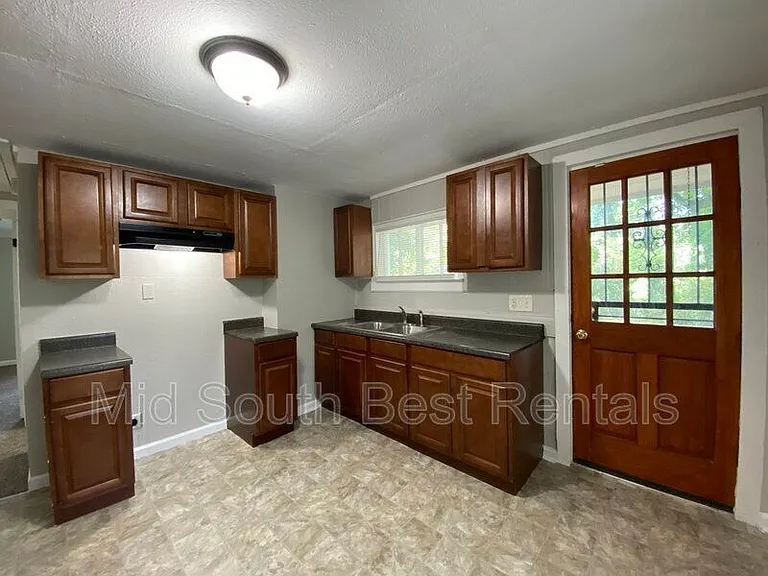 2429 Pecan Cir — Photo 4