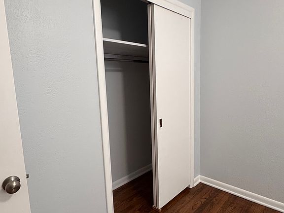 3rd image of 112 E Sheridan St #114