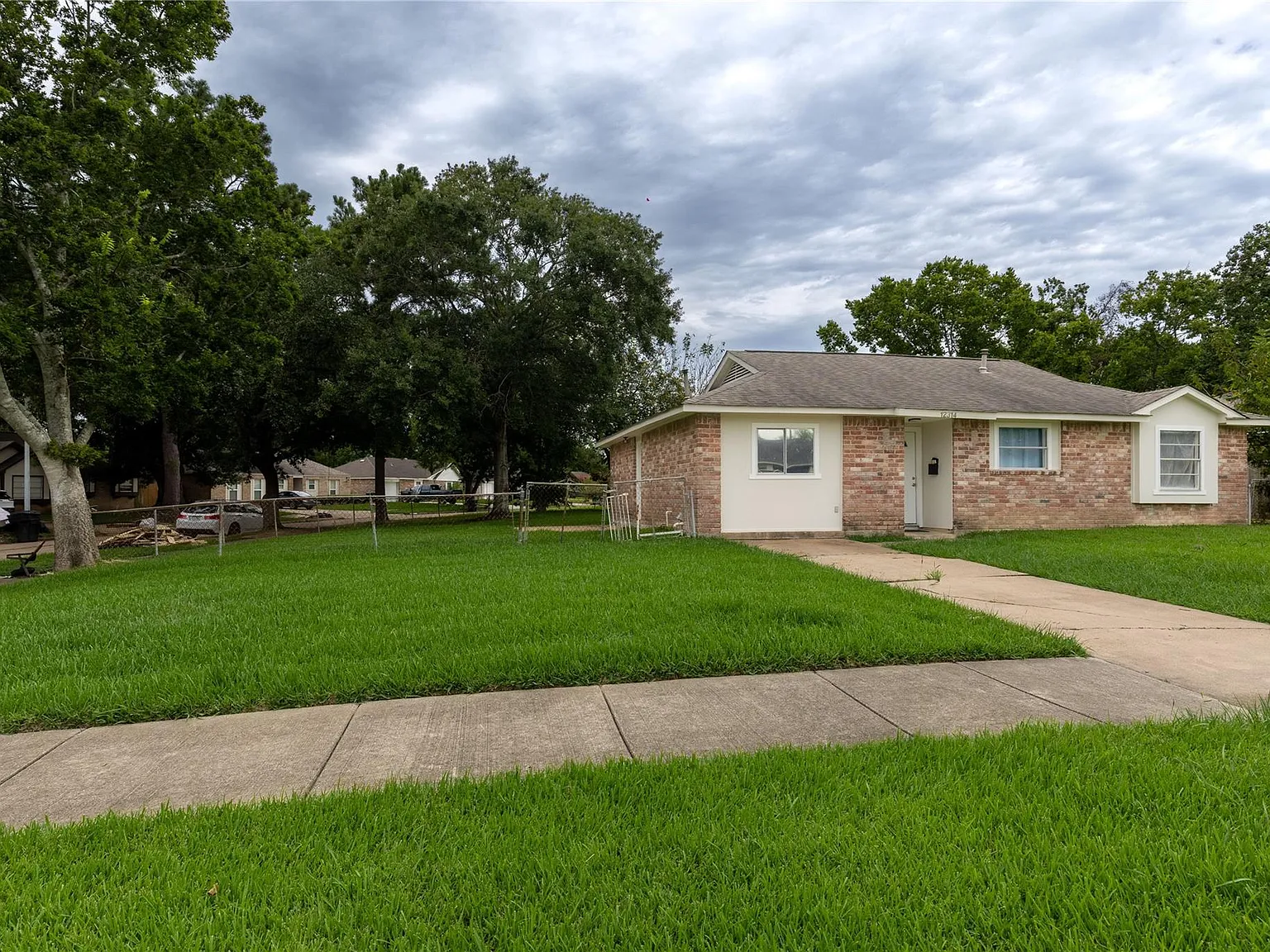 3 bed, 1.0 bath, 1160 sqft, $1,750 — Photo 3