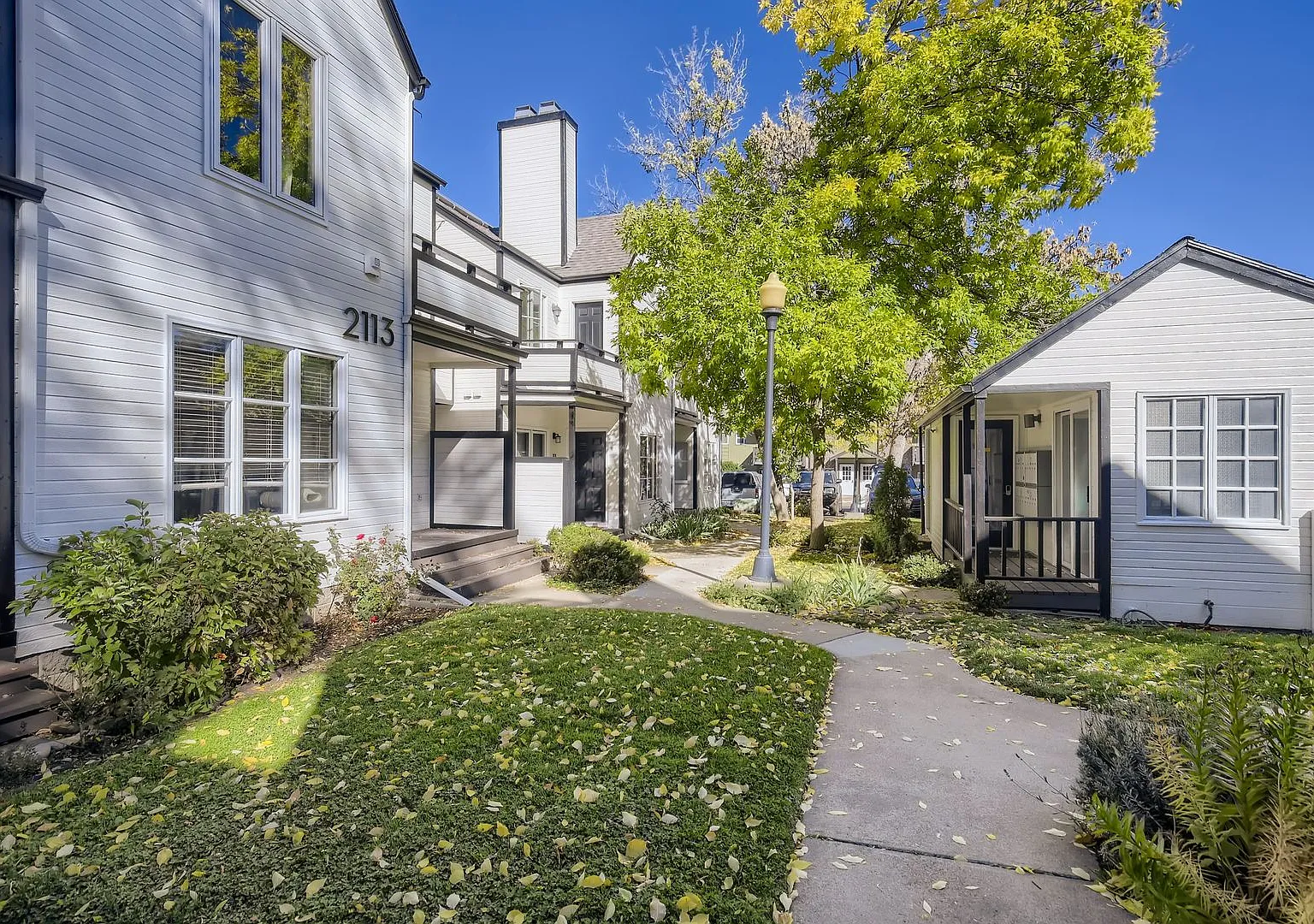 Downtown 2 BDR / 2BA - Walk to Everything — Photo 3