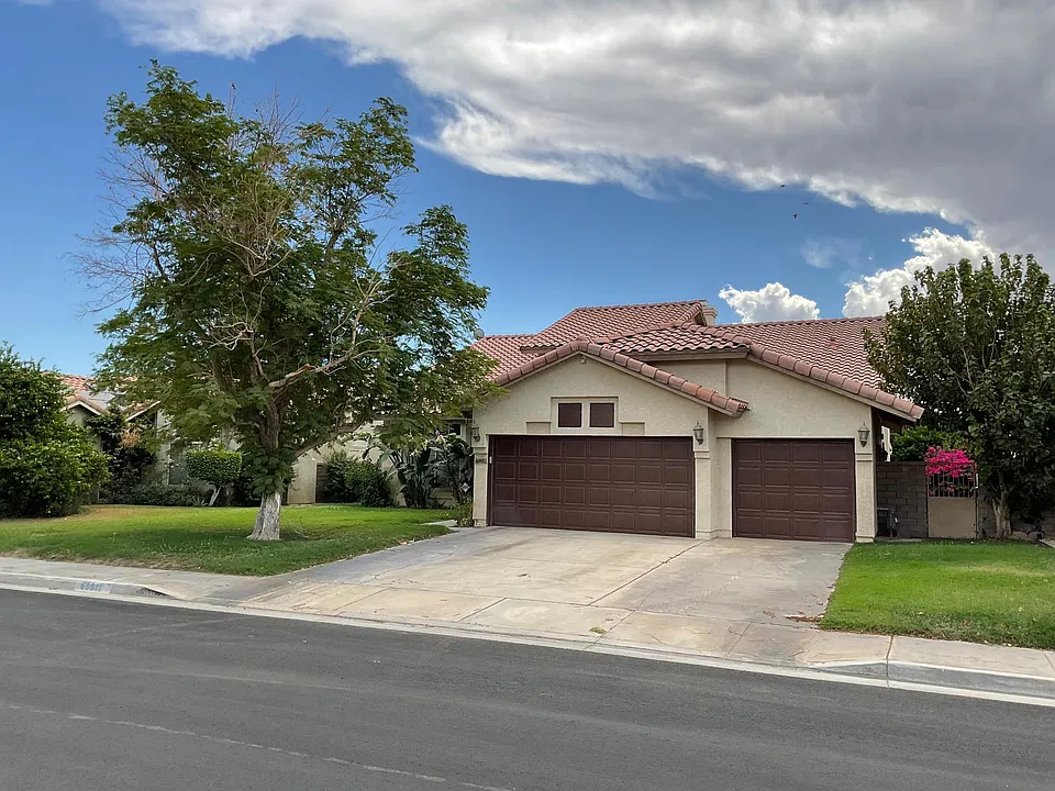 69811 Willow Ln