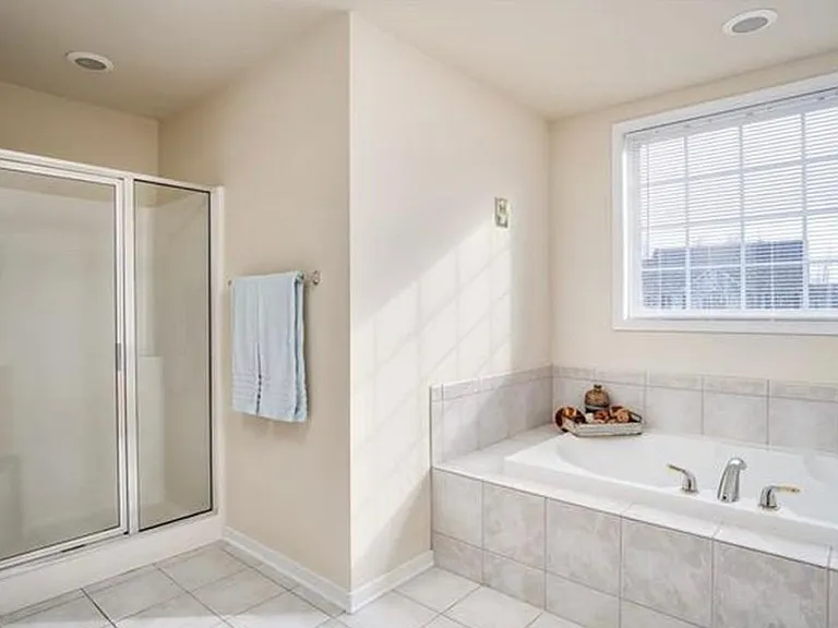 14836 Shorewood Ct — Photo 15
