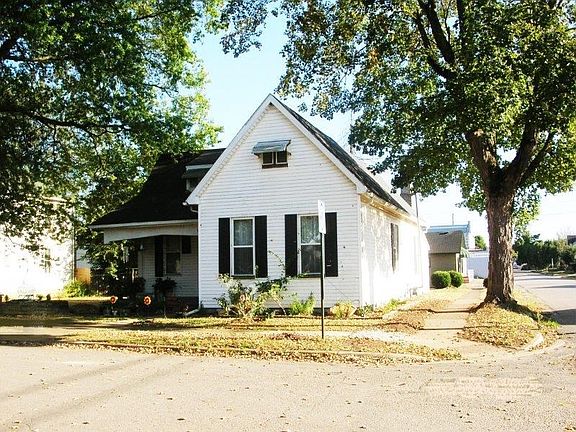 2nd image of 504 McKellar St