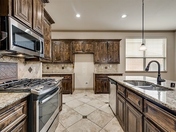 3rd image of 3132 Marble Falls Dr