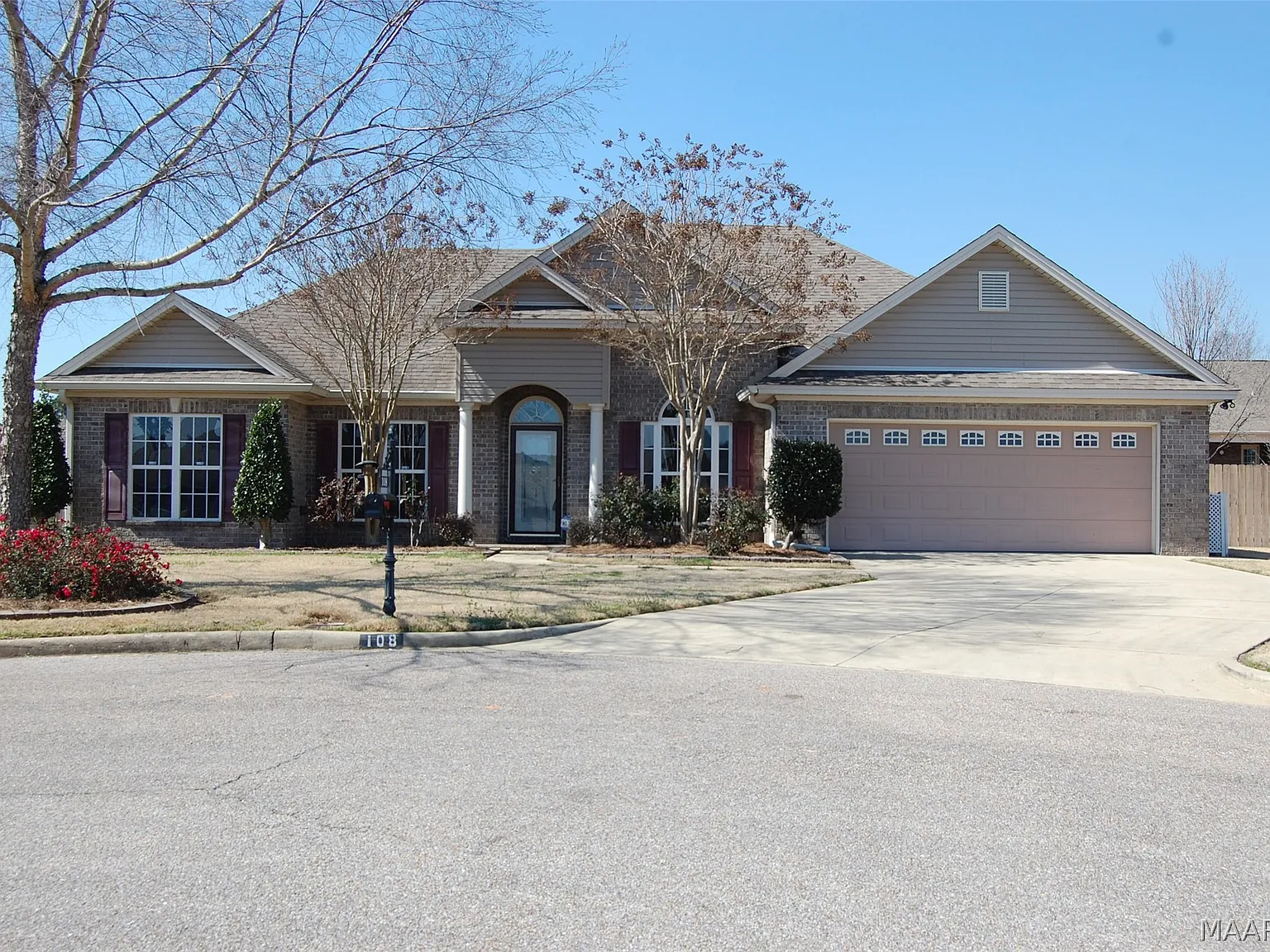 4 bed, 2.0 bath, 2107 sqft, $1,800 — Photo 2