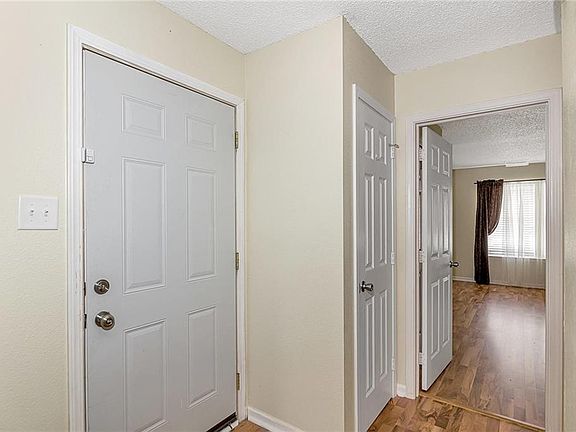 4th image of 4521 Connaught Dr E