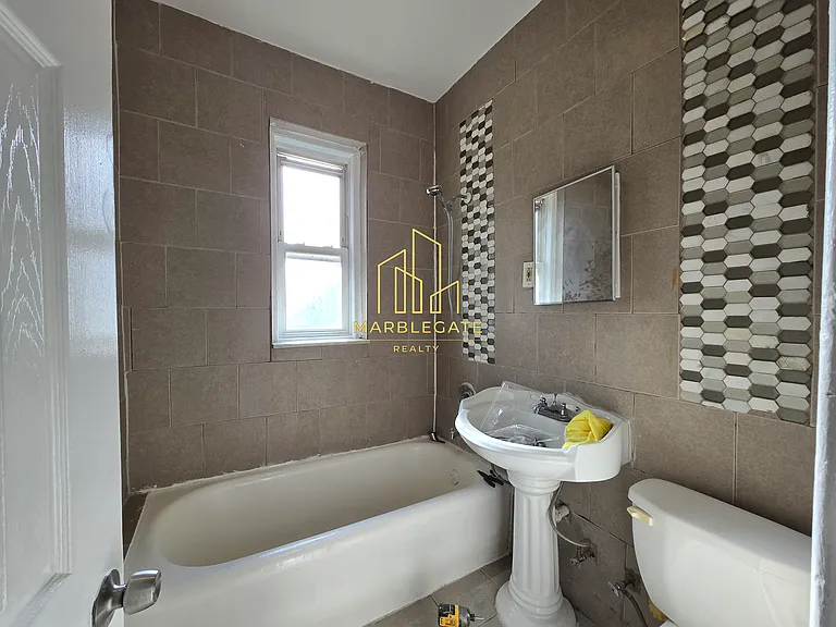 196 Roseville Ave #42-D — Photo 4